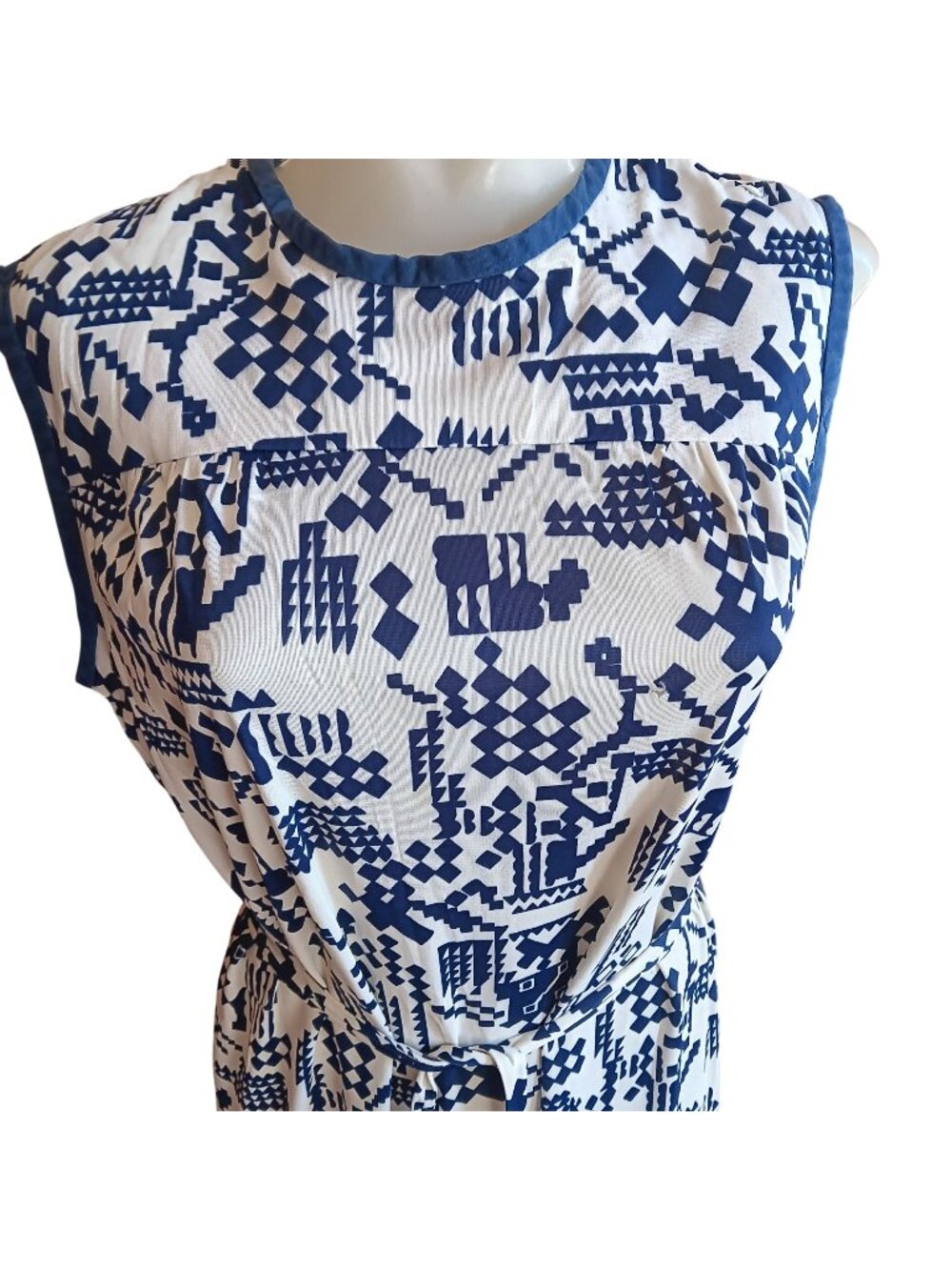 Large Relic 1970's Vintage Sleeveless Blue & White Geometric Print Dress Belted